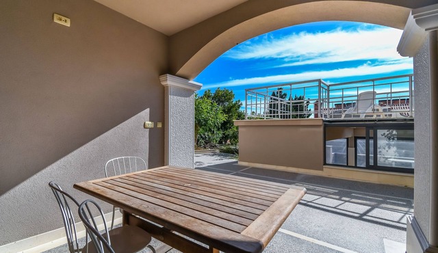 Apartment Iveta (121261-A1) - Okrug Gornji (Ciovo)