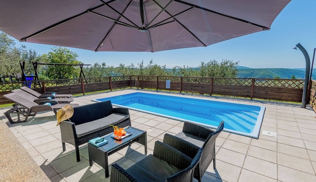 Apartment Jadranka with Private Pool & Valley View in Green Istria