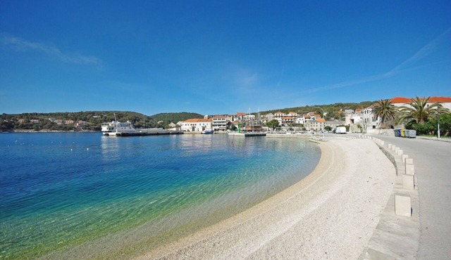 Apartment Jadrato - 100 m from sea: - Sumartin, Island Brac, Croatia