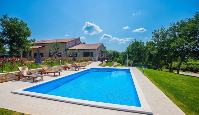 Apartment Jakici II with shared pool