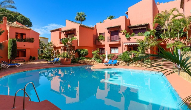 Apartment 'Jardines De Don Carlos' with Shared Pool, Wi-Fi and Air Conditioning