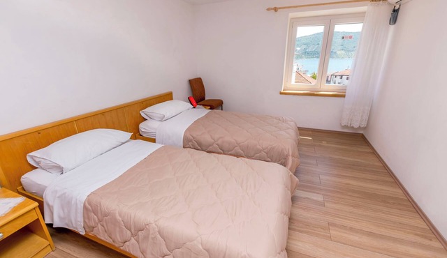 Apartment Jelena (15483-A1) - Primosten