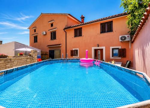 Apartment Karlo, Heated pool, private parking
