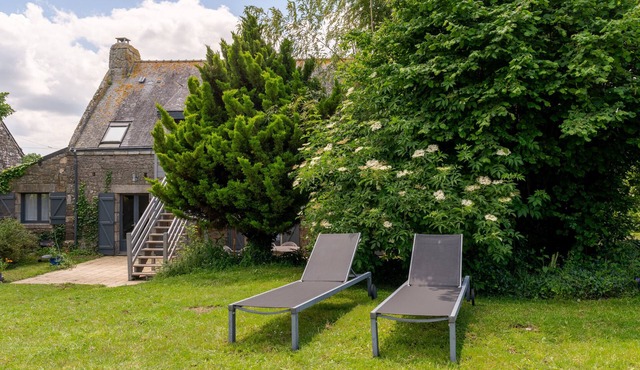 Apartment 'Ker Mané Iroise' with Shared Terrace, Shared Garden and Wi-Fi