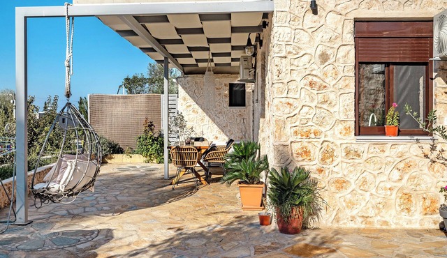 Apartment "Key" with Private Garden, Terrace & Wi-Fi