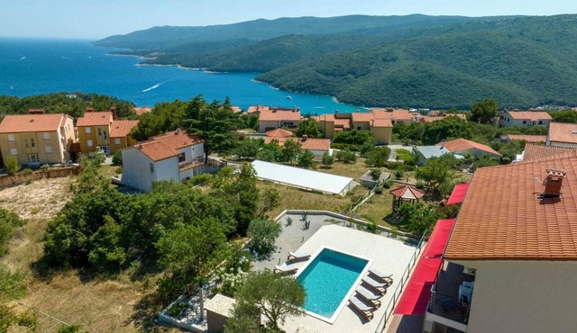 Apartment Klara - beautiful pool apartment for 7 people