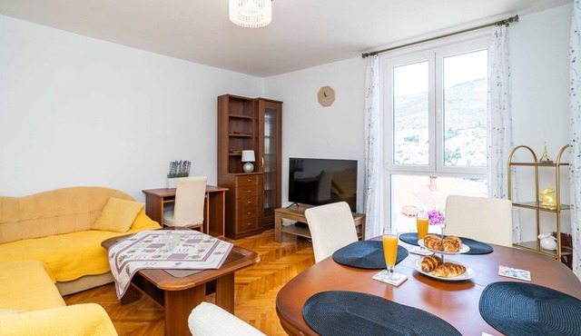 Apartment Klaudia - Two Bedroom Apartment with Balcony