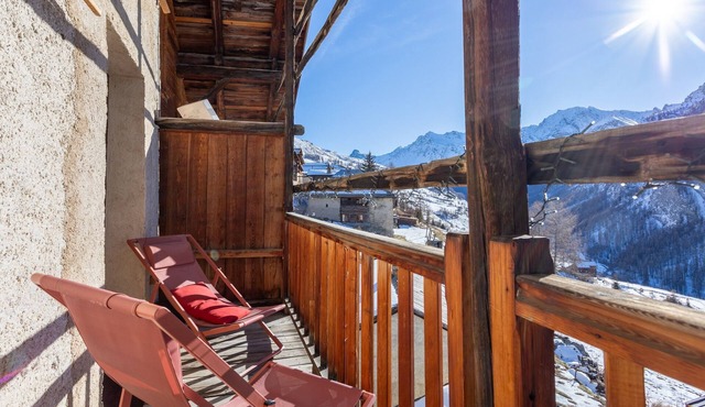 Apartment 'L'Alpazen' with Mountain View, Balcony and Wi-Fi