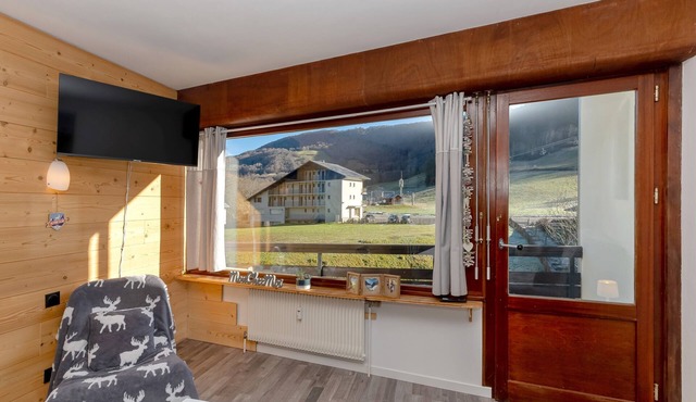 Apartment 'L'Alt-Aillon' with Mountain View and Balcony