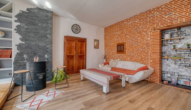 Apartment 'L'Élite Montauban Calme Et Spacieux' with Private Terrace and Wi-Fi