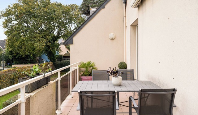 Apartment 'L'escale Du Bord De Rance' with River View, Private Terrace and Wi-Fi