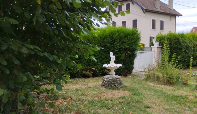 Apartment 'L'escapade Lacustre - Proche Plage' with Mountain View, Shared Garden and Wi-Fi