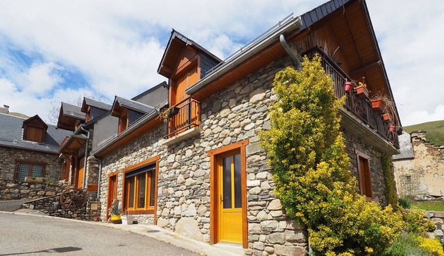 Apartment 'La Grange' with Mountain View, Private Garden and Wi-Fi