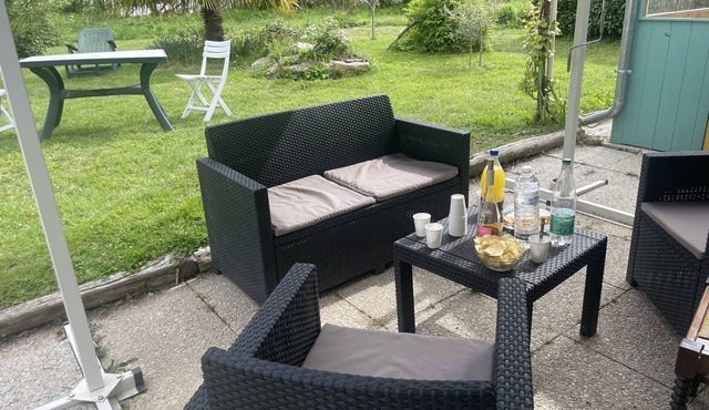 Apartment 'La Pause' with Private Terrace, Shared Garden and Wi-Fi