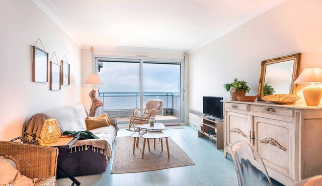 Apartment 'La Houle, Appartement Face Mer' with Sea View, Balcony and Wi-Fi