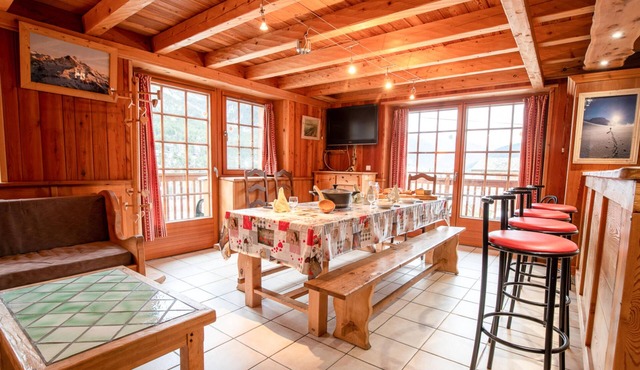 Apartment 'L'erelaz' with Mountain View and Wi-Fi