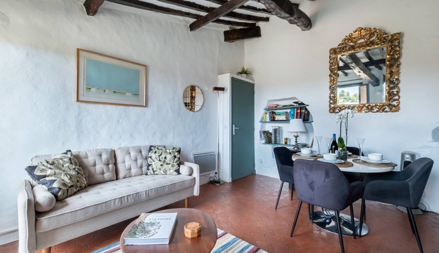 Apartment 'Les 3 Vues' with Sea View and Wi-Fi