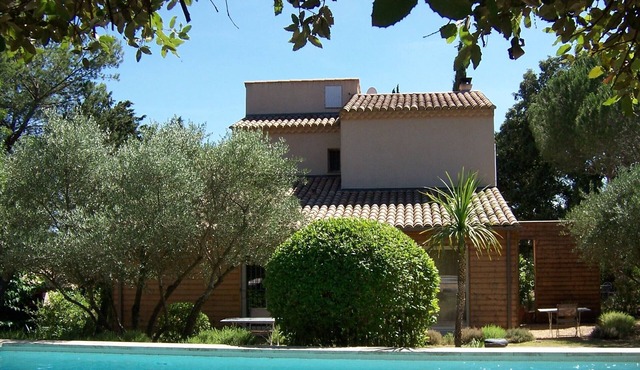 Apartment L'Orée de l'Eure, Uzès. Garden, large non-shared pool