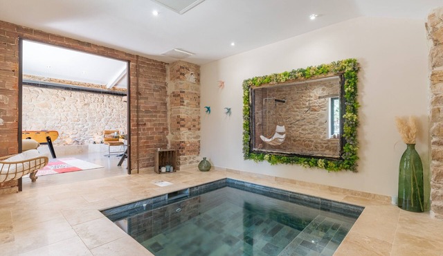 Apartment 'La Bergerie' with Shared Pool, Wi-Fi and Air Conditioning