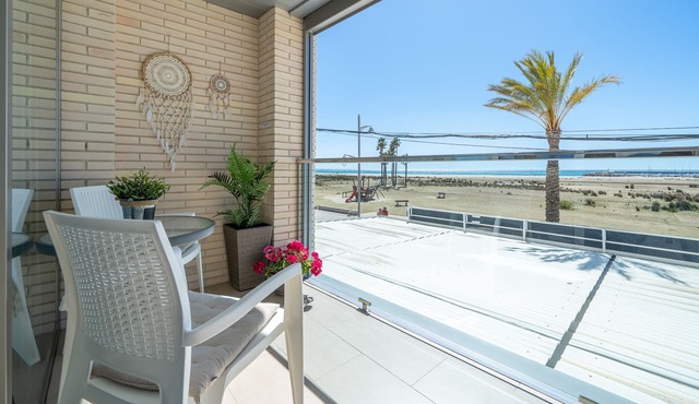 Apartment 'La Calma' with Sea View, Wi-Fi and Air Conditioning