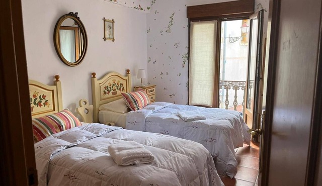 Apartment 'La Casa De Paloma En La Plaza' with Balcony and Wi-Fi