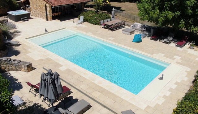 Apartment 'La Cazelle' with Shared Pool and Air Conditioning