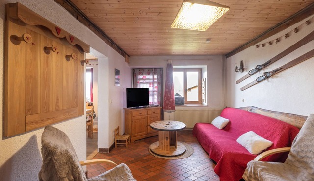 Apartment 'La Charbonnière' with Mountain View, Private Garden and Wi-Fi