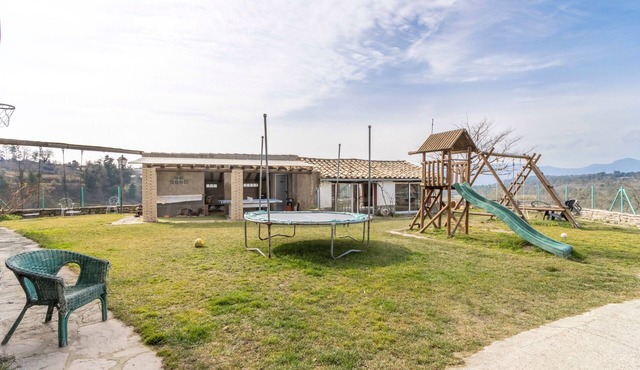Apartment 'La Coma' with Mountain Views, Private Pool and Wi-Fi
