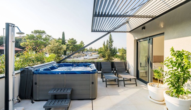 Apartment La Fiore - Three Bedroom Apartment with Hot Tub