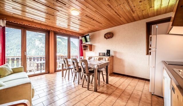 Apartment 'La Flèche De Bronze - 6 People' with Mountain View, Balcony and Wi-Fi