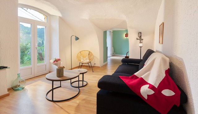 Apartment 'La Pergola' with Mountain View, Wi-Fi and Air Conditioning