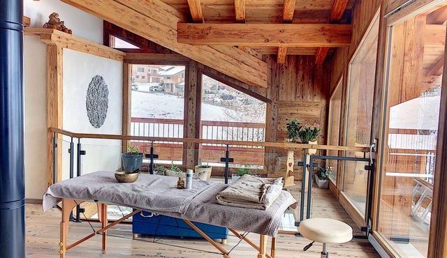 Apartment 'La Grande Étoile' with Mountain View, Private Terrace and Wi-Fi