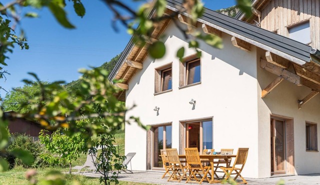 Apartment 'La Grange Aux Ecureuils 4 Pers' with Mountain View, Private Terrace and Private Garden