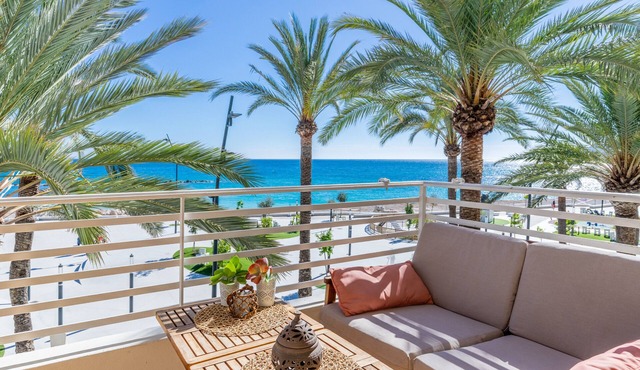 Apartment "La Mar" with Private Terrace & Wi-Fi