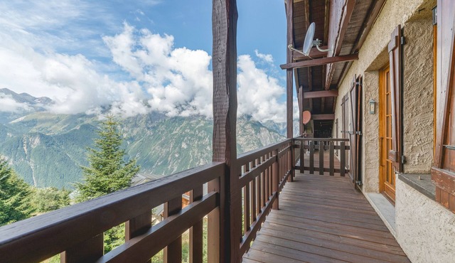 Apartment 'La Meije 9' with Mountain View and Balcony
