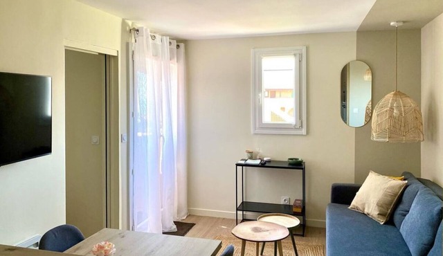 Apartment 'La Perle Marine' with Sea View, Shared Pool and Wi-Fi