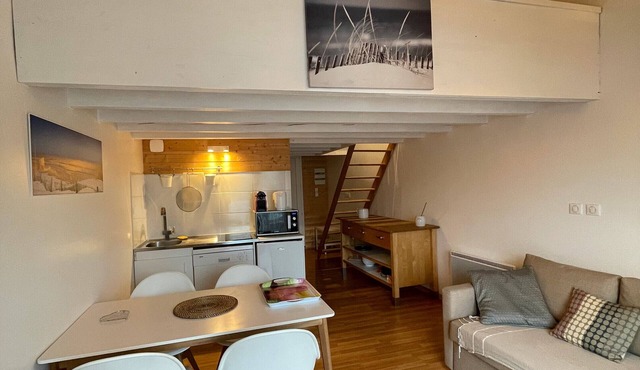 Apartment "La Tomate Surfeuse" with Private Terrace, Balcony and Wi-Fi