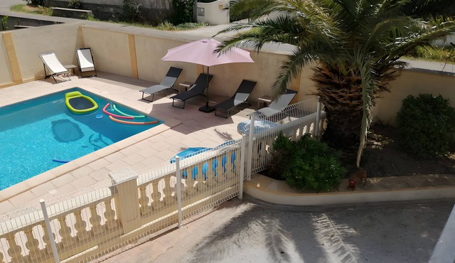 Apartment 'La Vie Est Belle' with Shared Pool, Wi-Fi and Air Conditioning