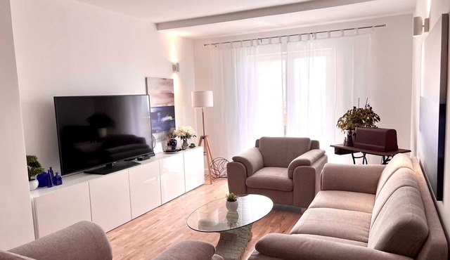 Apartment Lana - Two Bedroom Apartment with Terrace and Sea View