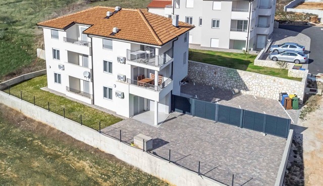 Apartment Lana with mountain and sea view