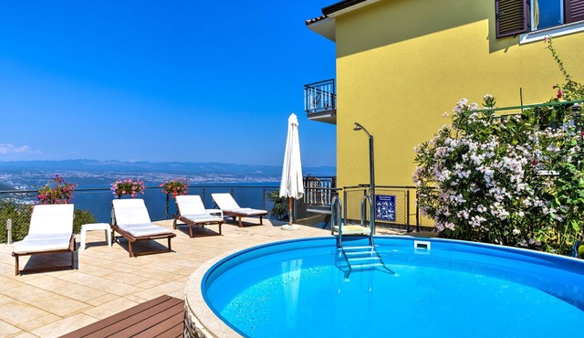 Apartment Laurus by Interhome