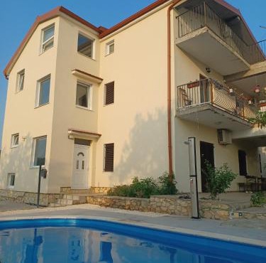 Apartment Laura - with PRIVATE swimming pool