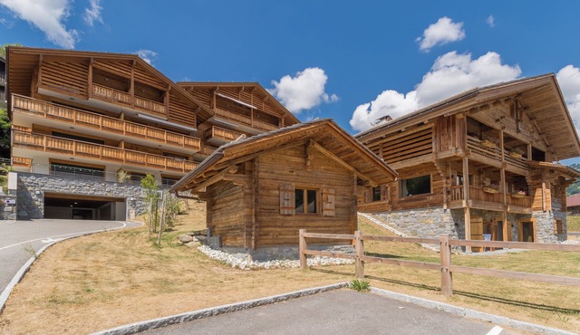 Apartment 'Le Barat'ski' with Mountain View, Private Terrace and Wi-Fi