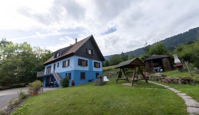 Apartment “Le Bouleau - Gîte Les 4 Vents” with Mountain View, Shared Garden, and Wi-Fi