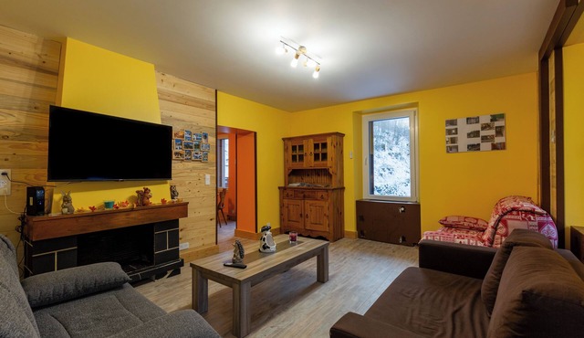 Apartment 'Le Bouquetin' in House with Mountain View, Private Terrace and Balcony