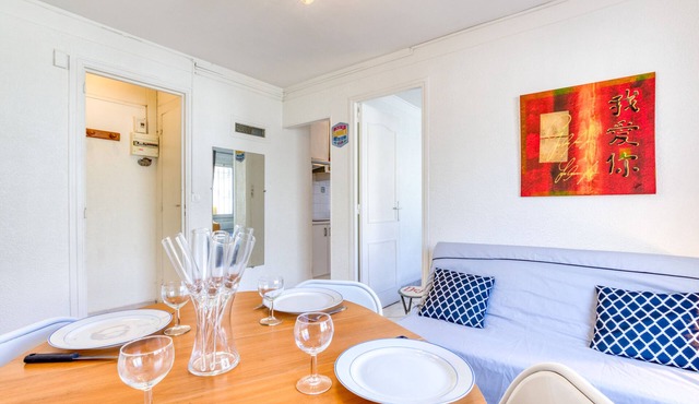 Apartment 'Le Cocoon À 30m De La Plage' with Wi-Fi and Air Conditioning