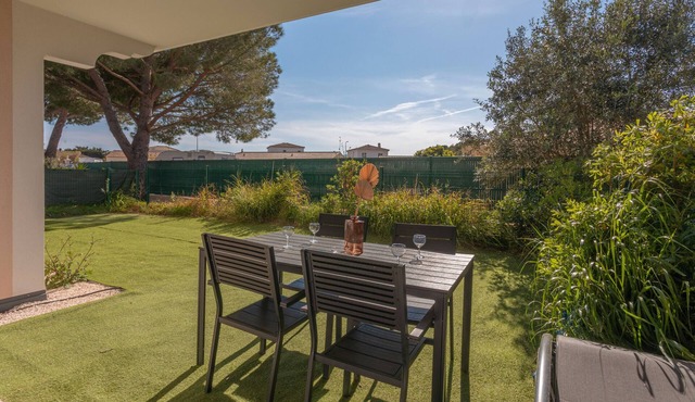 Apartment 'Le Cottage Paisible' with Private Garden and Wi-Fi