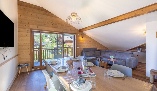 Apartment 'Le Carlinaston' with Mountain View, Balcony and Wi-Fi