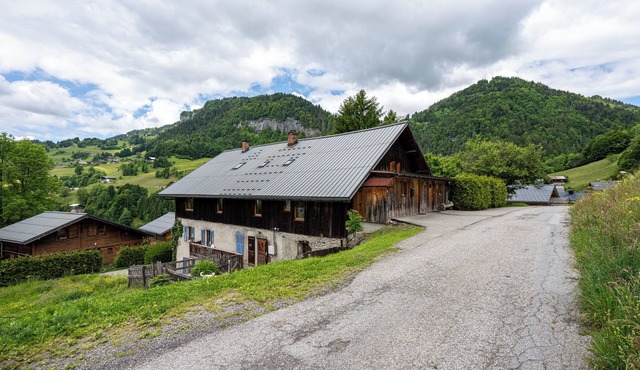 Apartment "Le Chamois" with Shared Terrace, Balcony, and Wi-Fi