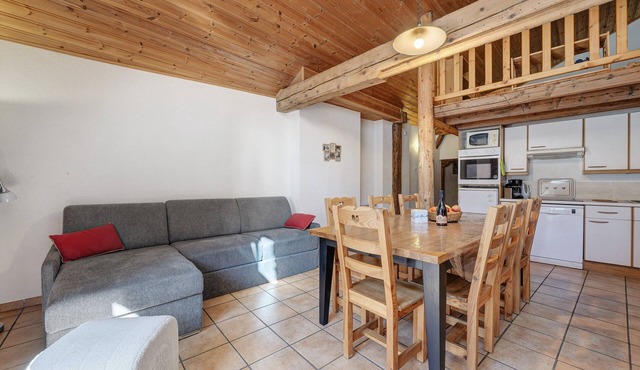 Apartment 'Le Génépi' with Mountain View, Balcony and Wi-Fi